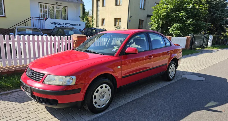 lubelskie Volkswagen Passat cena 11700 przebieg: 180000, rok produkcji 1998 z Kępno
